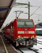 Von Offenburg fuhren wir am 08.12.2012 mit dem RE 4705 durch den Schwarzwald nach Konstanz, gezogen von der 146 228-2, die Spuren sind an der Lokfront noch gut zusehen.