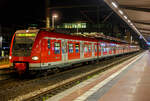 Zwei gekuppelte vierteilige ET 423 (geführt von 423 057-9) der S-Bahn Köln (betrieben durch die DB Regio NRW) verlassen, als S 19 nach Düren, am Abend (23:10Uhr) des 16 Mai 2022 den