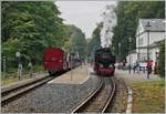 In Heiligendamm kreuzen sich die Molli-Zge der Mecklenburgischen Bderbahn. Whrend die im Bild nicht zu sehende 99 2321-0 mit ihrem Zug, dessen Packwagen im Bild zu sehen ist, Richtung Khlungsborn unterwegs ist, strebt die 99 2323-6 Bad Doberan entgegen. 28 Sept. 2017