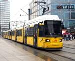 berlin-bvg/819198/strassenbahn--stadtbahn-berlin-gt Straßenbahn / Stadtbahn; Berlin;    GT 6 ZO Nr.2236 von Bombardier Baujahr 2001 am Alexanderplatz in Berlin am 24.10.2019.