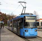 muenchen-mvg/811575/strassenbahn--stadtverkehr-muenchen-r Straßenbahn / Stadtverkehr; München;    R 2-2b Nr.2135 von Adtranz-IF TEC Baujahr 1996 in München am Scheidplatz am 20.11.2016.