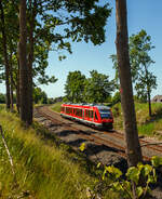 br-648-lint-41-4/909773/der-dieseltriebzug-648-957--648 Der Dieseltriebzug 648 957 / 648 457 (95 80 0648 957-8 D-DB / 95 80 0648 457-9 D-DB) ein Alstom Coradia LINT 41 der DB Regio, als RB 85 (Lübeck - Sierksdorf - Oldenburg in Holstein - Puttgarden), fährt am 12.06.2015 von Großenbrode weiter in Richtung Fehmarnsundbrücke.