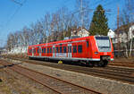kbs-440-ruhr-sieg-strecke/768284/nun-ist-auch-das-db-rot-auf Nun ist auch das DB-rot auf der Ruhr-Sieg-Stecke wieder angekommen. Die BR 426 in Form der 2-teiliger Stadler FLIRT (BR 426.1) sind normal auf der Ruhr-Sieg-Strecke, nun aber habe ich auch Babyquietschie bzw. Erdbeerkörbchen der BR 426.0 als RE 16 'Ruhr-Sieg-Express' (Siegen – Hagen – Essen).

Der zweiteilige DB Babyquietschie 426 006-3 / 426 506-2 „Oberlinxweiler“ (94 80 0426 006-3 D-DB und 94 80 0426 506-2 D-DB) der DB Regio fährt am 204.03.2022, als RE 16 'Ruhr-Sieg-Express' (Essen – Hagen – Siegen), von Kreuztal weiter in Richtung Siegen.

Der zweiteilige ET wurde 2000 von Deutsche Waggonbau AG im Werk Halle-Ammendorf unter den Fabriknummern 6/006/1 und 6/506/2 gebaut. Aktuell fährt er nun hier, wird aber auch von der DB Regio AG unter db-gebrauchtzug.de zu Verkauf angeboten.