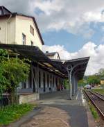
Als die Züge hier noch am Bahnhof hielten....
Der Bahnhof Olpe, an der KBS 442  Biggetalbahn  (Finnentrop - Olpe - (Freudenberg)) am 12.05.2013. Der heutige Haltepunkt wurde 2013 um ca. 100 m vor den ehemaligen Bahnhof vorverlegt. Um das Bahnhofsareal wird zurzeit noch viel gebaut.
