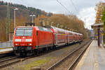  Einfahrt der 146 003-9 (91 80 6146 003-9 D-DB) der DB Regio NRW, mit dem RE 9 (rsx - Rhein-Sieg-Express) Aachen - Köln - Siegen, am 02.12.2018 in den Bahnhof Schladern (Sieg).