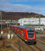 Steuerwagen voraus (geschoben von der 146 001-3) fährt am 20.03.2021 der RE 9 (rsx - Rhein-Sieg-Express) Siegen - Köln – Aachen durch Niederschelden in Richtung Köln.