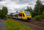 kbs-460-siegstrecke/740794/der-vt-267-95-80-0648 Der VT 267  (95 80 0648 167-4 D-HEB / 95 80 0648 667-3 D-HEB) ein Alstom Coradia LINT 41 der HLB (Hessische Landesbahn), ex Vectus VT 267, erreicht am 31.07.2021, als RB 93 'Rothaarbahn' (Bad Berleburg - Kreuztal - Siegen Hbf - Betzdorf/Sieg), bald den Bahnhof Siegen-Eiserfeld.