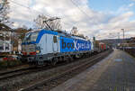 Die 193 836-4 (91 80 6193 836-4 D-BOXX) der boxXpress.de GmbH (Hamburg) fhrt am 02.12.2021 mit einem Containerzug durch Kirchen/Sieg in Richtung Kln.