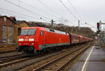 kbs-460-siegstrecke/759676/die-152-110-3-91-80-6152 Die 152 110-3 (91 80 6152 110-3 D-DB) der DB Cargo AG fährt am 08.12.2021 mit einem Coilzug durch Betzdorf (Sieg) in Richtung Siegen.

Die Siemens ES64F wurde 2000 noch von Krauss-Maffei in München-Allach unter der Fabriknummer 20237 für die Deutsche Bahn AG gebaut.
