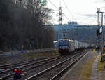 kbs-460-siegstrecke/769024/durch-die-sperrung-der-rechten-rheinstrecke Durch die Sperrung der rechten Rheinstrecke bei Bonn-Beul ist die Woche wieder viel Umleiterverkehr auf der Siegstrecke....
Die an die BLS Cargo (Crossrail Benelux) vermietete X 4 E – 712 / 193 712-7  (91 80 6193 712-7 D-DISPO) der MRCE Dispolok GmbH (Mnchen) fhrt am 12.03.2022, mit einem KLV-Zug durch Scheuerfeld (Sieg) in Richtung Siegen. Hier leider etwas im Gegenlicht.

Die Siemens Vectron MS wurde 2019 von Siemens Mobilitiy in Mnchen-Allach unter der Fabriknummer 22547 gebaut. Die Vectron Lokomotive ist als MS – Lokomotive (Mehrsystemlok) mit 6.400 kW konzipiert und fr 160 km/h zugelassen fr Deutschland, sterreich, Schweiz, Italien und die Niederlande (D/A/CH/I/NL).