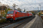 Die 152 121-0 mit den kalten 185 155-8 und 152 017-2 (alle drei von der DB Cargo) fahren am 05.11.2022 als Lokzug durch Kirchen (Sieg) in Richtung Kln.