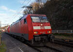 kbs-460-siegstrecke/801628/am-tag-zuvor-sah-ich-sie Am Tag zuvor sah ich sie noch mit einem Güterzug, nun mit einem Lokzug...
Die 152 069-1 (91 80 6152 069-1 D-DB) der DB Cargo AG fährt am 28.01.2023 als Lokzug, mit zwei Bombardier TRAXX F140 AC1 am Haken, durch Scheuerfeld (Sieg) in Richtung Köln.

Am Haken waren die DB185 013-0 (91 80 6185 013-0 D-DB) und dahinter die DB 185 179-9 (91 80 6185 179-9 D-DB).

Lebensläufe der Lok:
• Die Siemens ES64F (152 069-1) wurde 1999 noch von Krauss-Maffei in München-Allach unter der Fabriknummer 20196 gebaut.
• Die TRAXX F140 AC1 (185 013-0) wurde 2001 von ADtranz (ABB Daimler-Benz Transportation GmbH) in Kassel unter der Fabriknummer 33410 gebaut. 
• Die TRAXX F140 AC1 (185 179-9) wurde 2004 von Bombardier in Kassel unter der Fabriknummer 33662 gebaut.