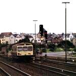 kbs-625-lahntalbahn/832087/515-aus-diez-ausfahrend-richtung-w 515 aus Diez ausfahrend Richtung 'W' am 17.07.1979.