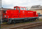 Die DB Rettungszug Lok (Neue Umbaulok für TRZ/Tunnelrettungszug) 714 102 (UCI 99 80 9 170 002-6 D-DB) der DB Netz (Notfalltechnik) am 30.04.2016 in Fulda. Die Lok entstand aus der ex DB 212 343-8, ex DB V 100 2343, welche 1965 von Deutz in Köln unter der Fabriknummer 57743 gebaut wurde. Im Jahr 2004 wurde sie bei der DB z-gestellt und diente eigentlich als Ersatzteilspender, bis sie 2012 nach  Bremen-Sebaldsbrück zum Umbau kam.

Die Loks der neuen BR 714.1 (UCI Nr. 99 80 9 170....D-DB) sind neu grundlegend umgebaute Loks der BR 212 bzw. ex DB V 100.20. Die Ursprungslok ist optisch äußerlich kaum auszumachen, Drehgestelle und Rahmen sind wohl die alten. Ob Motor und Getriebe noch die alten sind kann ich hier nicht sagen. Modernisierung zur  Tunnelhilfszuglok  wurde im Werk Bremen-Sebaldsbrück der DB Fahrzeuginstandhaltungs GmbH durchgeführt. Es ist u.a. das Kompetenzzentrum für die Instandhaltung von Großdieselmotoren.

Technische Daten (wie an der Lok angeschrieben):
Spurweite: 1.435 mm (Normalspur)
Achsfolge:  B´B´
Länge über Puffer: 12.300 mm
Drehzapfenabstand: 6.000 mm
Drehgestellachsstand: 2.200 mm
größte Breite: 3.115 mm
kleinster befahrbarer Gleisbogen: 100 m
Dienstgewicht: 62 t
Höchstgeschwindigkeit: 100 km/h
Kraftstoffvorrat: 2.400 l