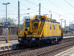   Tunnelinstandhaltungsfahrzeug (TIF) 705 001-6  Glück auf Barbara  der DB Netz AG fährt am 11.04.2016 durch den Bahnhof Bonn-Beuel in Richtung Norden.