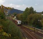 Ein Stadler GTW 2/6 der Hellertalbahn fhrt am 11.09.2011 vom Bahnhof Herdorf weiter in Richtung Dillenburg. Aufnahme von der Brcke Wolfsweg (Achenbachs Brcke).