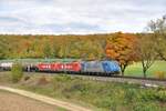 HGK Hafen und Guterverkehr Koln/818088/185-529-1-von-rsb-logistic-und 185 529-1 von RSB Logistic und zwei mitgezogene 185 der HGK mit einem Ganzkesselwagenzug bei Urspring am 17.10.2012.