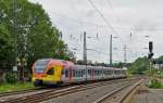 . Der fünfteilige HLB (Hessische Landesbahn) FLIRT 429 044 erreicht am 27.05.2014 den Bahnhof von Wetzlar. (Hans)