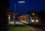 
Da es zurzeit schon dunkel ist wenn ich nach Hause komme, machte ich heute nochmal bei Dunkelheit ein Bahnbild....

Der HLB 125 bzw. VT 526 125 (95 80 0946 425-8 D-HEB / 95 80 0646 425-8 D-HEB / 95 80 0946 925-4 D-HEB) ein Stadler GTW 2/6 der HLB (Hessische Landesbahn GmbH) am 15.12.2015 um 17:10 Uhr beim Halt im Bahnhof Herdorf, er fährt als RB 96 „Hellertalbahn“ (Dillenburg – Haiger – Neunkirchen – Herdorf – Betzdorf/Sieg), Umlauf HLB61778.