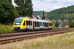 
Der VT 264 (95 80 0648 664-0 D-HEB / 95 80 0648 164-1 D-HEB) ein Alstom Coradia LINT 41 der HLB (Hessische Landesbahn), ex Vectus VT 264, erreicht am 08.07.2017, als RB 93  Rothaarbahn  (Bad Berleburg - Kreuztal -Siegen - Betzdorf), bald den Bahnhof Brachbach/Sieg.