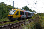   Der VT 201 (95 80 0648 401-7 D-HEB / 95 80 0648 901-6 D-HEB) ein Alstom Coradia LINT 41 der HLB (Hessische Landesbahn), als RB 15   Taunusbahn  nach Grvenwiesbach, erreicht am 11.08.2014 bald den