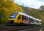   Der  VT 262 (95 80 0648 162-5 D-HEB / 95 80 0648 662-4 D-HEB) ein LINT 41 der HLB (Hessische Landesbahn) erreicht am 08.10.2018, als RB 93 Rothaarbahn (Betzdorf- Siegen - Bad Berleburg), bald den