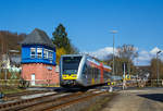 
Der HLB 123 bzw. VT 526 123 (95 80 0946 423-0 G-HEB / 95 80 0646 423-3 D-HEB / 95 80 0946 923-9 D-HEB) ein Stadler GTW 2/6 der HLB (Hessische Landesbahn GmbH), ex vetus VT 123, verlässt am 09.04.2016, als RB 90  Westerwald-Sieg-Bahn  nach Limburg an der Lahn, den Bahnhof Westerburg. Links das Stellwerk Westerburg Ws (Süd).