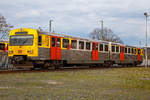Der dieselelektrischer Doppeltriebwagen LHB VT2E. 17A / VS2E. 17B (95 80 0609 017-28D-HEB) der HLB - Hessische Landesbahn (TSB - Taunusbahn) ist am 14.04.2018 beim Bahnhof Grävenwiesbach abgestellt.

Der Triebzug wurde 1992 von LHB (Linke-Hofmann-Busch) in Salzgitter unter der Fabriknummer 17 A/B gebaut.

Der VT/VS 2E ist ein dieselelektrischer Doppeltriebwagen des Herstellers Linke-Hofmann-Busch (LHB, heute Teil von Alstom Transport Deutschland) für den Nahverkehr. Die Fahrzeuge werden im deutschen Fahrzeugeinstellungsregister als Baureihe 0609.0 geführt. In Österreich fertigte Simmering-Graz-Pauker (SGP) den VT 70 in Lizenz. 