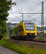 Der VT 252 (95 80 0648 152-6 D-HEB / 95 80 0648 652-5 D-HEB) ein Alstom Coradia LINT 41 der HLB (Hessische Landesbahn), ex Vectus VT 252, hat am 26.08.2021, als RB 90  Westerwald-Sieg-Bahn  (Siegen -