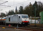 itl-eisenbahngesellschaft-mbh/762088/die-an-die-itl-eisenbahngesellschaft-mbh Die an die ITL Eisenbahngesellschaft mbH vermietete AKIEM 285 108-7 (92 80 1285 108-7 D-ITL) dieselt am 05.01.2022 mit einem Kesselwagenzug durch Betzdorf (Sieg) in Richtung Köln. Der Sound war ein Genuss für meine Ohren.  

Die TRAXX F140 DE wurde 2008 von der Bombardier Transportation GmbH in Kassel unter der Fabriknummer 34379 gebaut und CBRail geliefert. Ab 2013 Macquarie European Rail Ltd und 2020 hat AKIEM das Leasinggeschäft der Macquarie European Rail übernommen. Die Listen im Netz führen sie, weil AKIEM der Eigentümer ist, als 92 80 1285 108-7 D-AKIEM, aber angeschrieben ist nach meiner Sichtung „D- ITL“. Zugelassen ist diese Lok nur in Deutschland, dies liegt aber an der ausgeführten Variante (bzw. Zugsicherung).

Der Mieter ITL Eisenbahngesellschaft mbH wurde 1998 unter dem Namen „Import, Transport, Logistik“ (ITL) als Familienunternehmen gegründet. Im April 2008 kaufte die SNCF 75 Prozent der Gesellschaftsanteile. Seit 1. Dezember 2010 gehört die ITL vollständig zu SNCF Geodis, der Transport- und Logistiksparte der französischen Staatsbahn und ist in die deutsche Captrain-Gruppe integriert.

Die Lokomotiven TRAXX F140 DE sind die aus der Plattform Traxx 2e des Herstellers Bombardier hervorgegangene Mehrzweck-Dieselversion. Sie sind mit einem 2.200 kW (3.000 PS) starken MTU 16V 4000 R41L Dieselmotor und elektrischer Wechselstrom-Kraftübertragung ausgestattet, so dass sie eine Anfahrzugkraft von 270 kN und eine maximale Betriebsgeschwindigkeit von 140 km/h erreicht. Diese Lokomotiven sind beliebt bei Unternehmern, die elektrische Traxx-Flotten im Betrieb haben, aber für Strecken mit langen, nicht elektrifizierten Abschnitten zuverlässige Zugkraft brauchen.

TECHNISCHE DATEN der BR 285 (TRAXX F140 DE):
Hersteller: Bombardier Transportation
Baujahre: 2007 bis 2013 (35 Stück)
Spurweite: 1.435 mm
Profil: UIC 505-1
Achsfolge: Bo´Bo´
Länge über Puffer: 18.900 mm
Drehzapfenabstand: 10.440 mm (virtuell)
Achsabstand im Drehgestell: 2.600 mm
Treibraddurchmesser: 1.250 mm (neu) / 1.170 mm (abgenutzt)
Breite: 2.977 mm
Höhe: 4.264 mm
Dienstgewicht: 82 t
Maximale Geschwindigkeit: 140 km/h
Anfahrzugkraft: 270 kN
Dauerzugkraft: 240 kN ab 26 km/h

Dieselmotor Hersteller: Motoren- und Turbinen-Union, Friedrichshafen (MTU)
Dieselmotor Art/Typ: wassergekühlter V-16-Zylinder- 4Takt-Dieselmotor mit zweistufiger Turboaufladung und Ladeluftkühlung, sowie mit Common-Rail-Einspritzsystem vom Typ  MTU 16V 4000 R41L
Der Motor schaltet im Leerlauf  8 der 16 Zylinder ab, um den Spritverbrauch und Schadstoffausstoß zu senken.
Motor-Hubraum : 76,265 l (Bohrung 170 mm, Hub 210 mm)
Motorgewicht: 7.930 kg (trocken) / 8.510 kg (nass)
Dieselmotorleistung: 2.200 kW (3.000 PS) bei 1.800 U/min

Kraftübertragung: dieselelektrisch
Traktionsmotoren:  4 Stück Drehstrom-Asynchronmotor
Leistung am Rad: 1.825 kW
Antrieb: Tatzlagerantrieb
Bremskraft: 150 kN
Elektrische Bremsleistung: max. 1.000 kW
Tankvolumen: 5.000 l 
Bauart der Bremsen: Druckluftbremse, Feststellbremse, Dynamische Bremse
Kleister befahrbarer Gleisbogen: R = 100 m
Zugsicherung: GSM-R, PZB90 
Bremsgewicht: P 90 G 77
