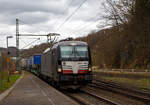 mrce-mitsui-rail-capital-europe-gmbh/771275/die-vermutlich-an-die-inrail-srl Die vermutlich an die InRail S.r.l. (Genova) vermietete Siemens Vectron MS - X4 E - 656 bzw. 193 656 (91 80 6193 656-6 D-DISPO) der MRCE Dispolok GmbH (München) fährt am 06.04.2022, mit dem HELROM Trailer Zug Wien – Düsseldorf, einem KLV-Zug, durch Scheuerfeld (Sieg) in Richtung Köln. Nochmals einen lieben Gruß an den netten Lokführer zurück.

Die Siemens Vectron MS  wurde 2017 von Siemens Mobility GmbH in München-Allach unter der Fabriknummer  22201 gebaut und an die MRCE - Mitsui Rail Capital Europe GmbH (München) als X4 E – 656 geliefert. Diese Vectron Lokomotive ist als MS – Lokomotive (Mehrsystem-Variante) mit 6.400 kW konzipiert und zugelassen für Deutschland, Österreich und Italien.