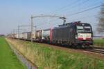 mrce-mitsui-rail-capital-europe-gmbh/809830/mrce-x4e-660-schleppt-ein-klv-nach MRCE X4E-660 schleppt ein KLV nach Köln-Eiffeltor durch Hulten am 5 April 2023.