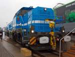 Die fr die SLG Spitzke Logistik GmbH fahrende und der Vossloh Locomotives GmbH gehrende G 12 - SP - 012 (92 80 4120 001-7 D-VL) prsentierte am Freigelnde auf der Inno Trans 2014 in Berlin (hier 26.09.2014). 

Die Lok wurde 2010  von Vossloh in Kiel unter der Fabriknummer 5001919  gebaut und bereits auf der InnoTrans 2010 prsentiert.

Die G 12 wie auch die G 18 sind neue dieselhydraulische Lokomotiven fr den Rangier- und Gterzugdienst von Vossloh Locomotives.  Die G 12 mit 1.200 kW sowie die G 18 mit 1.800 kW. Angetrieben werden die Vierachser von den optimierten Turbo-Flex-Getrieben L530breU2 von Voith. Ein neues Drei-Wandler-Getriebe verbessert den Wirkungsgrad und ist mit einem leistungsfhigen Retarder zum verschleifreien Bremsen ausgerstet. Das Gesamtgewicht der Loks kann flexibel zwischen 80 und 90 t ausgelegt werden.

Technische Daten:
Spurweite:  1.435 mm (optional 1.520 mm)  
Achsanordung:  B‘B‘
Hchstgeschwindigkeit: 100 km/h (optional 120 km/h)
Dieselmotorleistung:  max. 1.200 kW
Dieselmotor:  MTU 8V 4000 R43 (L)
Dieselmotordrehzahl  1.800 min-1
Abgasvorschriften:  EU/2004/26 Stufe IIIA/prepared for stage IIIB  
Anfahrzugkraft:  259 kN - 291 kN
Dienstgewicht:  80 t - 90 t
Kraftstoffvorrat:  3.000 l - 4.000 l
Raddurchmesser:  1.000 mm (neu) / 920 mm (abgenutzt)
Lnge ber Puffer : 17.000 mm  
Grte Hhe:  4.310 mm  
Grte Breite:  3.080 mm
Strmungsgetriebe:  Voith L 4r4 zseU2
Hydrodynamische Bremsleistung:  max. 1.000 kW
Kleinster befahrbarer Bogenradius:  55 m

Von diesem Loktyp ist dies bisher ein Einzelstck, lediglich von der diesel-elektrischen Variante (DE 12) wurden bisher 5 Stck gebaut.