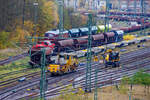 Schotterplaniermaschinen/900627/der-stopfmaschinen-folgt-am-09-november Der Stopfmaschinen folgt am 09 November 2025 im Rbf Betzdorf/Sieg auf dem erneuerte Gleis eine Plasser & Theurer Schotterverteil- und Planiermaschinen SSP 110 D der Spitzke SE (Großbeeren) und stellt den erforderlichen Regelbettungsquerschnitt. Die Maschinen verfüllen, planieren und kehren das Gleis. Sie verfügen über Besenwellen für den Oberbau.