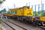 strabag-inkl-bmti-rail-service-gmbh/519090/der-gottwald-gleisbauschienenkran-gs-8008-tt 
Der GOTTWALD Gleisbauschienenkran GS 80.08 TT, Schweres Nebenfahrzeug Nr. 99 80 9419 004-3 D-BRS der BMTI Rail Service GmbH (Servicebetrieb der STRABAG SE), ex 97 82 42 503 19-8 STRABAG Rail, ex 60 80 092 3619-1 (Fa. Eichholz GmbH, Lauda), ist am 17.09.2016 in Kreuztal, mit zwei Schutzwagen der Gattung Res und der 203 841-2. abgestellt. 

Der Kran wurde 1991 von Gottwald in Dsseldorf unter der Fabriknummer 146 063 gebaut.

TECHNISCHE DATEN:
Spurweite: 1.435 mm
Anzahl der Achsen: 8 (in 4 Drehgestelle bzw. 2 Doppeldrehgestelle)
Drehzapfenabstand: 8.000 mm
Drehzapfenabstand im Drehgestell 1 und 2: 2.400 mm
Lnger ber Puffer: 13.000 mm (ohne Kranausleger)
Ergebene Achsabstnde in m: 1,1 / 1,2 / 1,1/ 5,6 / 1,1 / 1,2 / 1,1
Raddurchmesser: 730 mm (neu) / 680 mm (abgenutzt)
Eigengewicht: 128 t
Maximale Traglast: 100 t (abgesttzt)  / 80 t (freistehend)
Kleinster befahrbarer Radius: 90 m 
max. Geschwindigkeit im Zugverband: 120 km/h
max. Geschwindigkeit im Eigenantrieb: 20 km/h
Maximale Achslast: 20 t
Zul. Streckenklasse: CS 04 und hher
Motorleistung  190 kW
