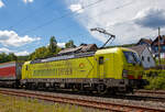 TXLogistik AG/765187/die-fuer-die-tx-logistik-ag Die für die TX Logistik AG fahrende Siemens Vectron MS 193 553-5 (91 80 6193 553-5 D-ATLU) der Alpha Trains Luxembourg s.à.r.l. fährt am 12.06.2020, mit dem langen KLV-Zug aus Verona Quadrante Europa, via Kornwestheim Ubf, nach Kreuztal, durch Brachbach (Sieg) in Richtung Siegen bzw. Kreuztal.

Die Vectron MS wurde 2016 von Siemens in München unter der Fabriknummer 22190 gebaut und an die Alpha Trains Luxembourg s.à.r.l. geliefert.  Diese Vectron Lokomotive ist als MS – Lokomotive (Multisystem-Variante) mit 6.400 kW konzipiert und zugelassen für Deutschland, Österreich und Italien, sie hat eine Höchstgeschwindigkeit von 160 km/h. So ist es möglich ohne Lokwechsel von Verona, via Brenner nach Kreuztal zu fahren.
