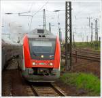 VIAS/302938/unserem-dampfsonderzug-kommt-am-28042013-zwischen Unserem Dampfsonderzug kommt am 28.04.2013 zwischen Darmstadt und Frankfurt der VIAS VT 113 (95 80 0615 113-7 und 95 80 0615 613-6 D-VIAS) ein zweiteiliger Bombardier Itino D entgegen. 

Der Triebzug wurde 2005 bei Bombardier unter den Fabriknummern 24623 und 24624 gebaut. Der dieselhydraulische Triebzug mit der Achsformel B'(2)B' hat zwei Dieselmotore mit je 500 kW.