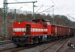 westerwaldbahn-weba/383598/die-westerwaldbahn-weba-lok-5-eine 
Die Westerwaldbahn (WEBA) Lok 5 eine MaK On Rail DH 1004 ragiert am 14.02.2014 mit einem Güterzug in Betzdorf/Sieg an. 

Die Ursprungslok ist die DB V 100 1177 (ab 1968 DB 211 177-1) welche 1961 von Henschel unter der Fabriknummer 30526 gebaut wurde. 1999 erfolgte der Umbau durch Vossloh nach dem Konzept von On Rail mit Serienteilen der Type G1205 unter Verwendung von Rahmen und Drehgestellen in die DH 1004, die neue Fabriknummer ist DH 1004 / 2. Rahmen und Drehgestellen sind noch die alten von der V 100, darüber ist alles neu.

Sie hat die NVR-Nummern lautet 92 80 1211 177-1 (steht so noch auf der Lok, obwohl es eigenlich 1209 sein müsste).
 
Technische Daten: 
Achsformel: B'B' 
Länge über Puffer: 12.100 mm 
Gewicht der Lok: 72 t 
Höchstgeschwindigkeit: 100 km/h 
Motor: MTU 12V396TC14 mit 1.030 kW (1.400 PS) Leistung