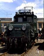 100-jahre-elektrische-lokomotive-muenchen/837106/oebb-118905-bei-der-ausstellung-100 ÖBB 1189.05 bei der Ausstellung 100 Jahre elektrische Lokomotive in München am 25.05.1979.