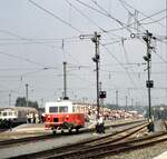 150-jahre-eisenbahn-in-deutschland/778766/vt-2-95-80-0133-102-3 VT 2  95 80 0133 102-3 D-DGEG bei der Parade 150 Jahre Deutsche Eisenbahn in Nürnberg-Langwasser am 14.09.1985.