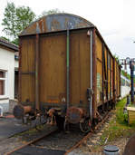   Ehemaliger zweiachsiger Bahnpostwagen Post 2ss-t/13 der Deutschen Bundespost, 50 80 00-03710-3, am 28.05.2017 im Eisenbahnmuseum Dieringhausen.