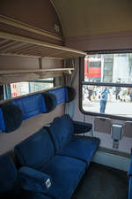   In einem Abteil des 2.Klasse Intercity-Abteilwagen (UIC-X-Wagen) in ozeanblau-beige, D-DB 51 80 22-90 489-1, der Gattung/Bauart Bm235.0, vom DB Museum Koblenz zu Besuch am 26.08.2017 im