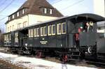 Trossingen Stadt Wagen Lias und Triebwagen T 1  Zeug Christe  beim Jubilum 100 Jahre Trossinger Eisenbahn am 13.12.1998.