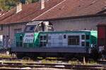 bb-66000-66400-66600-66700-66900-2/786925/sncf-diesellok-469464-rangiert-mit-ein SNCF Diesellok 469464 rangiert mit ein paar Wagen im Bahnhofsvorfeld vom Bahnhof  Cambery-Challes-Eaux. 21.09.2022 (Hans)