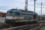 Am Abend von 13 Februar 2023 lauft SNCF 67512 in STrasbourg um für eine der letzte TER-Dienste mit Dieselloks in Frankreich.