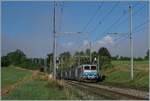 bb-22200-nez-cass/830406/nez-cass233---vor-gut-40-jahren 'Nez-Cassé' - vor gut 40 Jahren zum ersten Mal gesehen, waren sie doch etwas gewöhnungsbedürftig, aber mit der Zeit gefiel die Formgebung der E-Lok. Die SNCF BB 22360 ist bei Satigny mit ihrem TER auf dem Weg von Lyon nach Genève. Die 'Nez-Cassé Loks waren/sind auch in Belgien, den Niederlanden und Slowenien bei den jeweiligen Staatsbahnen im Einsatz.

2. Aug. 2021