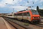 bb-26000-sybic/767904/mit-der-lorazur-nachtzug-steht-26022 Mit der LorAzur Nachtzug steht 26022 am 1 Juni 2014 um 21;05 in Mulhouse.