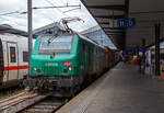 bb-37000---bb-37500-prima/747473/das-fretchen-37038-bzw-sncf-fret Das 'Fretchen' 37038 bzw. SNCF FRET (4)37058 für am 09.09.2021 durch den Bahnhof Basel SBB.

Die Mehrsystemlok Alstom Prima EL3U wurde 2006 unter der Fabriknummer FRET T 058 von Alstom gebaut und an die Fret SNCF geliefert. 

An Hand der ersten Ziffer vor der Loknummer (4), kann man die die Zugehörigkeit zum Geschäftsbereich der SNCF erkennen, die '4' steht für Fret (Güterverkehr).
Mit der Aufgliederung der SNCF in verschiedene Geschäftsbereiche wurde der Bestand zum 1. Januar 1999 aufgeteilt, die Zugehörigkeit kann man an der ersten Ziffer erkennen:
1 = VFE (Fernverkehr),
2 = CIC (überregionaler Personenverkehr),
4 = Fret (Güterverkehr)
5 = TER (Regionalverkehr)
6 = Infra (Betrieb und Unterhaltung)
7 = Dirction du Material (Materialwirtschaft)
8 = Transilien (Vorortverkehr im Großraum Paris)