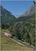 ligne-de-savoie-st-gervais-chamonix-le-chatelard/782725/kleine-bahn-in-grossartiger-landschaft-der Kleine Bahn in grossartiger Landschaft: der TMR BDeh 4/8 21 ist als SNCF TER von St-Gervais nach Vallorcine unterwegs. Der Triebzug ist auf der Fahrt zwischen Le Buet und Vallorcine. 

1. August 2022