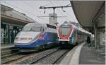 Während der SNCF TGV 6972 in Annecy auf die Abfahrt nach Paris Gare de Lyon wartet, steht im der SBB CFF LEX 522 219 als SL2 23425 nach Coppet bereit.